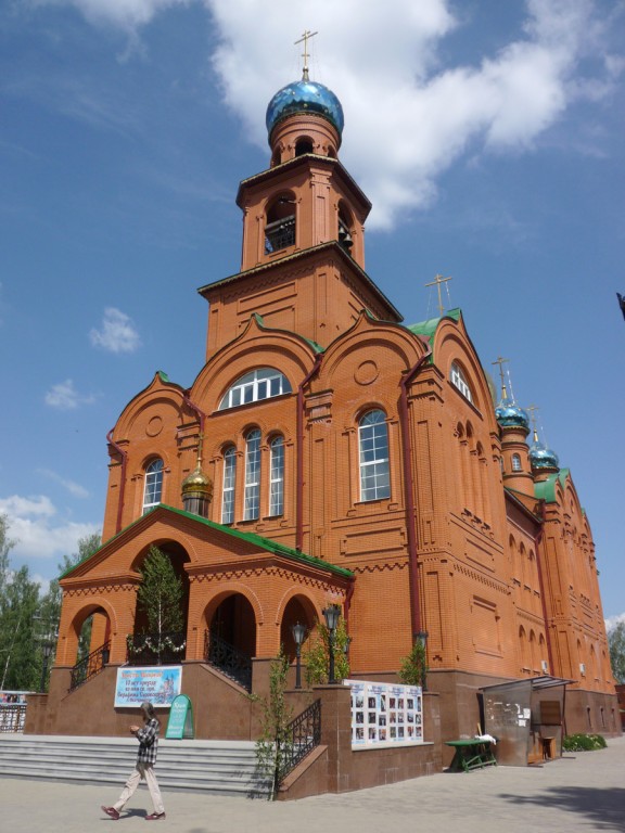 Екатеринбург. Церковь Серафима Саровского. фасады