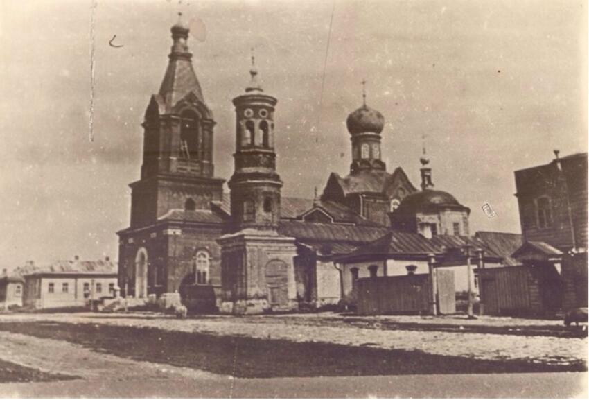 Церковь Благовещения Пресвятой Богородицы, Пронск (Пронский район, Рязанская область). архивная фотография, На переднем плане -
Церковь Благовещения Пресвятой Богородицы в Пронске (старая).Год постройки:1769 (утрачена))
фото с сайта http://mediaryazan.ru/ekskursia/detail/105176.html