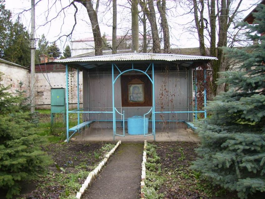 Успенский женский монастырь, Кореновск (Кореновский район, Краснодарский край). художественные фотографии, Колодец  со  святой  водой