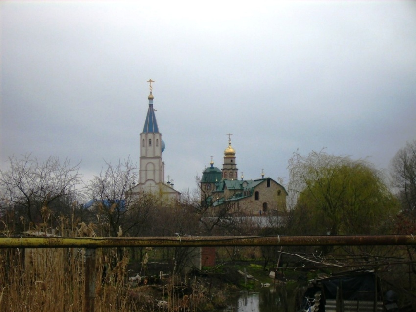 Свято-Духов мужской монастырь, Тимашёвск (Тимашёвский район, Краснодарский край). общий вид в ландшафте