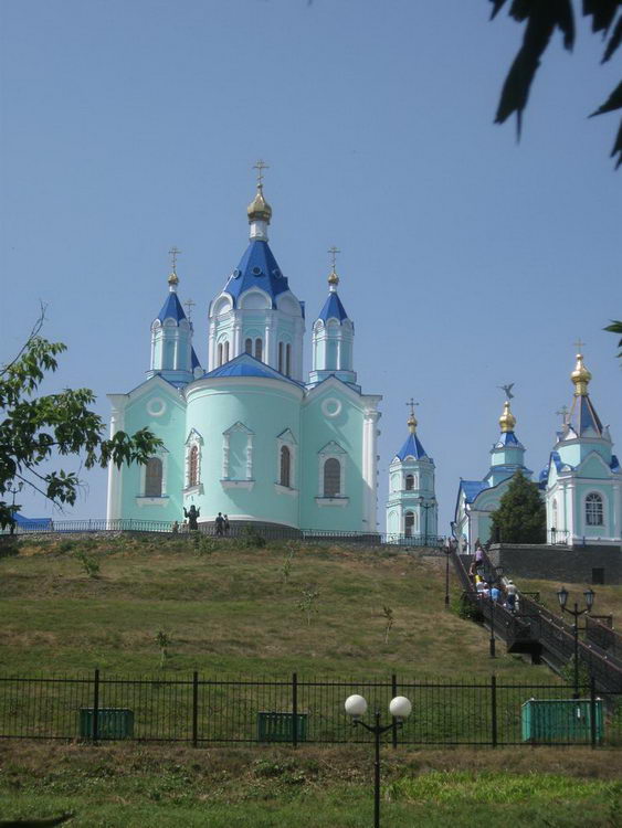 Рождества Пресвятой Богородицы Коренная пустынь. Собор Рождества Пресвятой Богородицы (новый), Свобода (Золотухинский район, Курская область). общий вид в ландшафте
