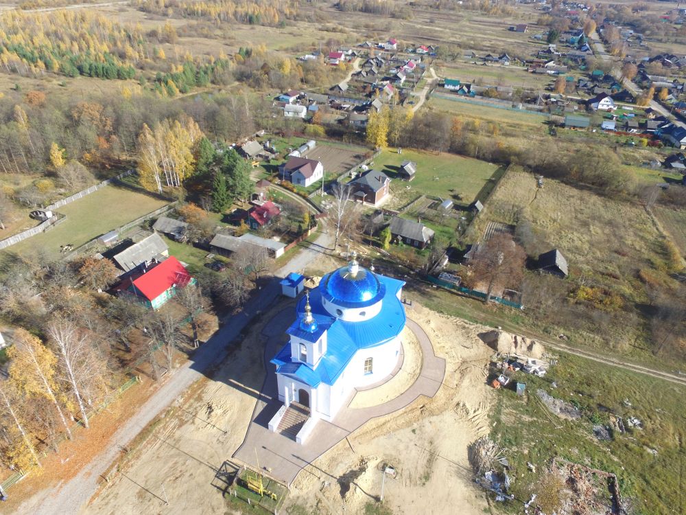 Чернышено. Церковь Успения Пресвятой Богородицы. общий вид в ландшафте