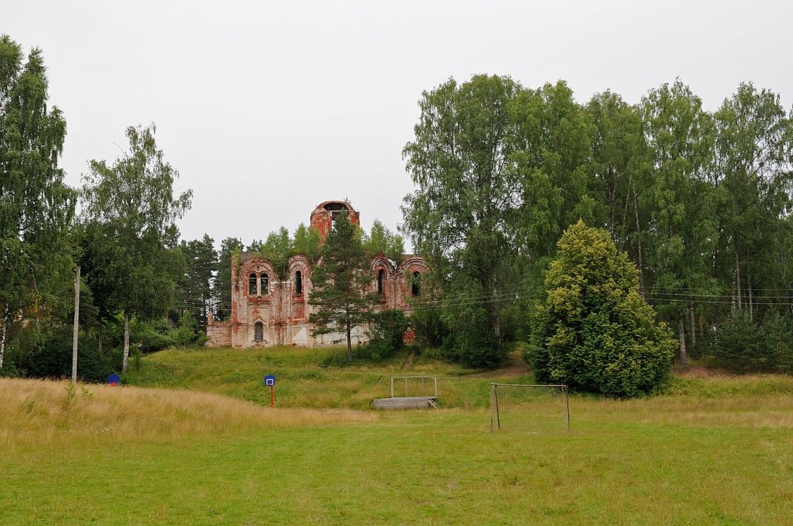 Лыкошино. Церковь Иверской иконы Божией Матери (старая). общий вид в ландшафте