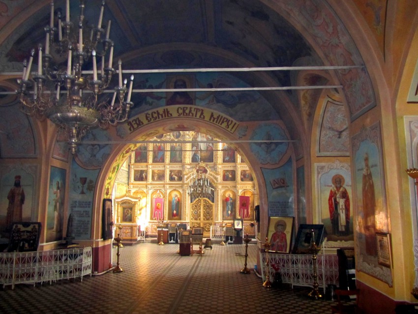 Церковь Михаила Архангела, Кривополянье (Чаплыгинский район, Липецкая область). интерьер и убранство, вид из трапезной на основной объем