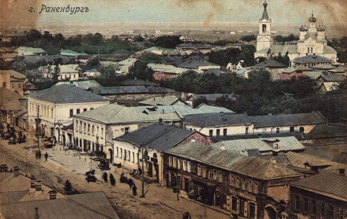 Церковь Николая Чудотворца, Чаплыгин (Чаплыгинский район, Липецкая область). архивная фотография, Фотография нач. ХХ века. Церковь Николая Чудотворца чуть левее от центра, в панораме городской застройки.