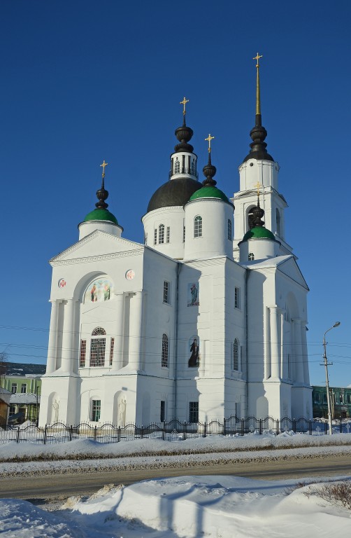 Чаплыгин. Собор Троицы Живоначальной. фасады