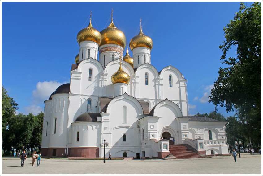 Ярославль. Кафедральный собор Успения Пресвятой Богородицы (новый). фасады