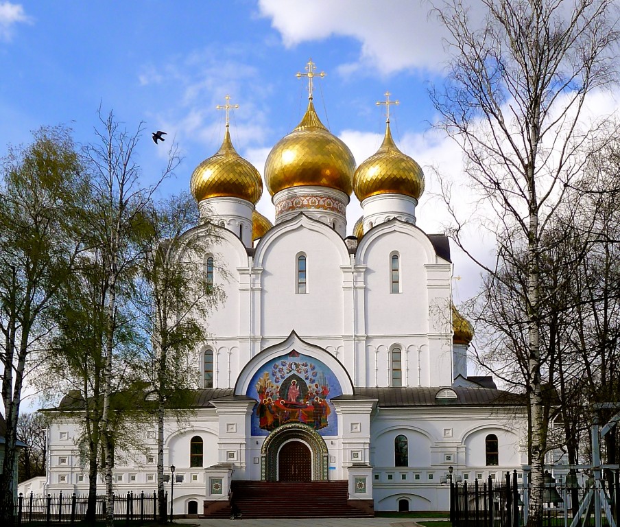 Кафедральный собор Успения Пресвятой Богородицы (новый), Ярославль (Ярославль, город, Ярославская область). фасады