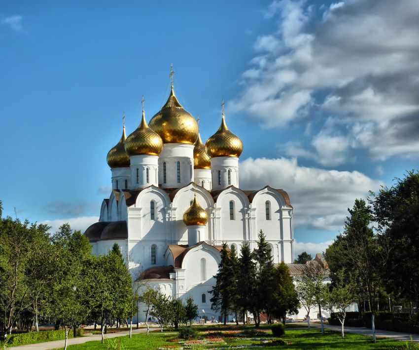 Ярославль. Кафедральный собор Успения Пресвятой Богородицы (новый). фасады