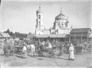 Кафедральный собор Успения Пресвятой Богородицы, Фото Бруно Беллинга, 1901 г. Фотография подписана: «Церковь и местный рынок». Источник: «Бруно Беллинг в Российской империи, 1901 год»<br>, Бийск, Бийский район и г. Бийск, Алтайский край