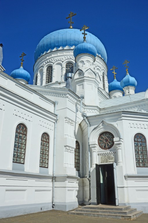 Кафедральный собор Успения Пресвятой Богородицы, Бийск (Бийский район и г. Бийск, Алтайский край). фасады