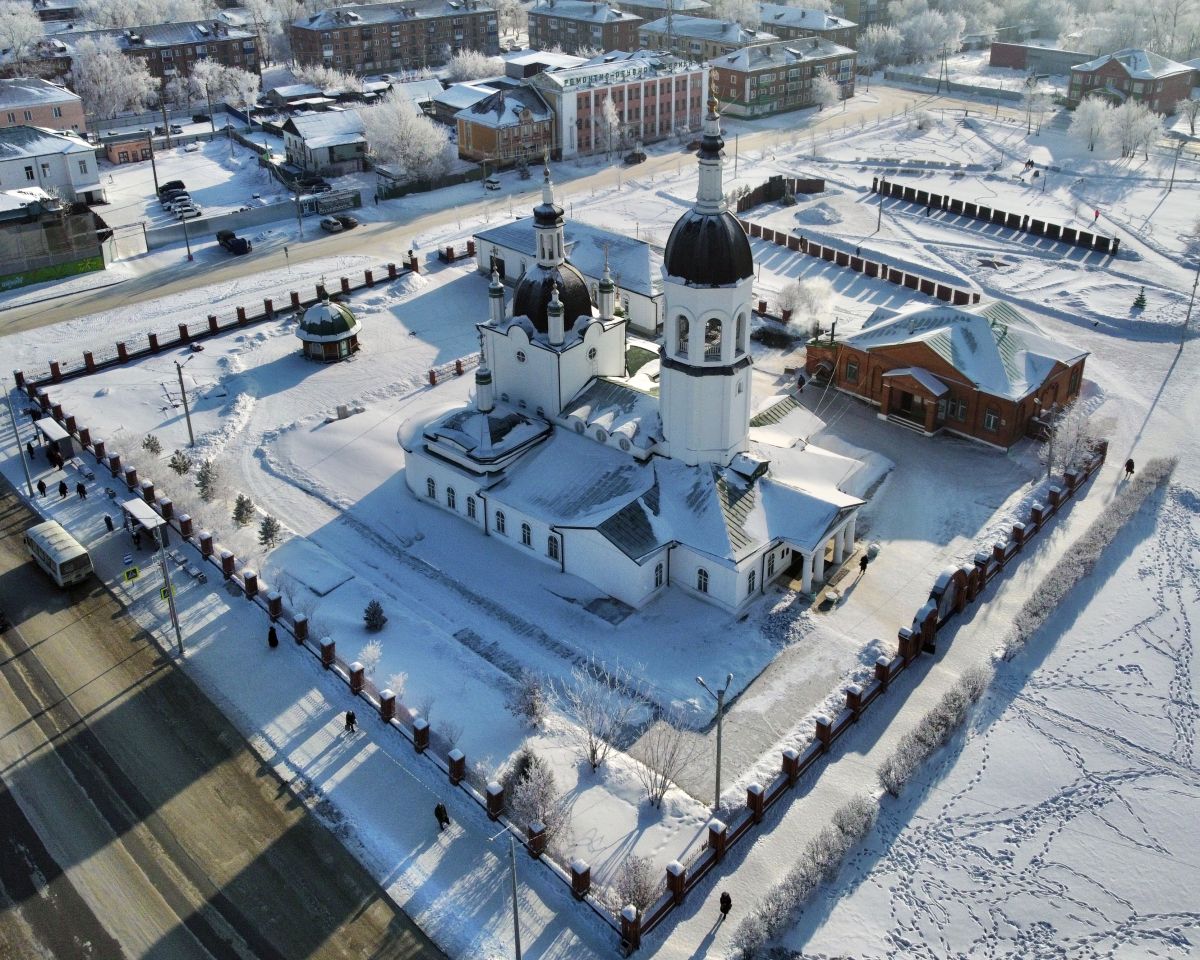 Канск. Кафедральный собор Троицы Живоначальной. общий вид в ландшафте, Вся территория вид с СЗ