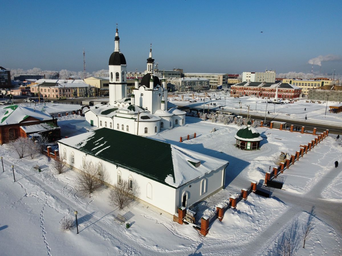 Канск. Кафедральный собор Троицы Живоначальной. общий вид в ландшафте, Вся территория вид с ЮВ