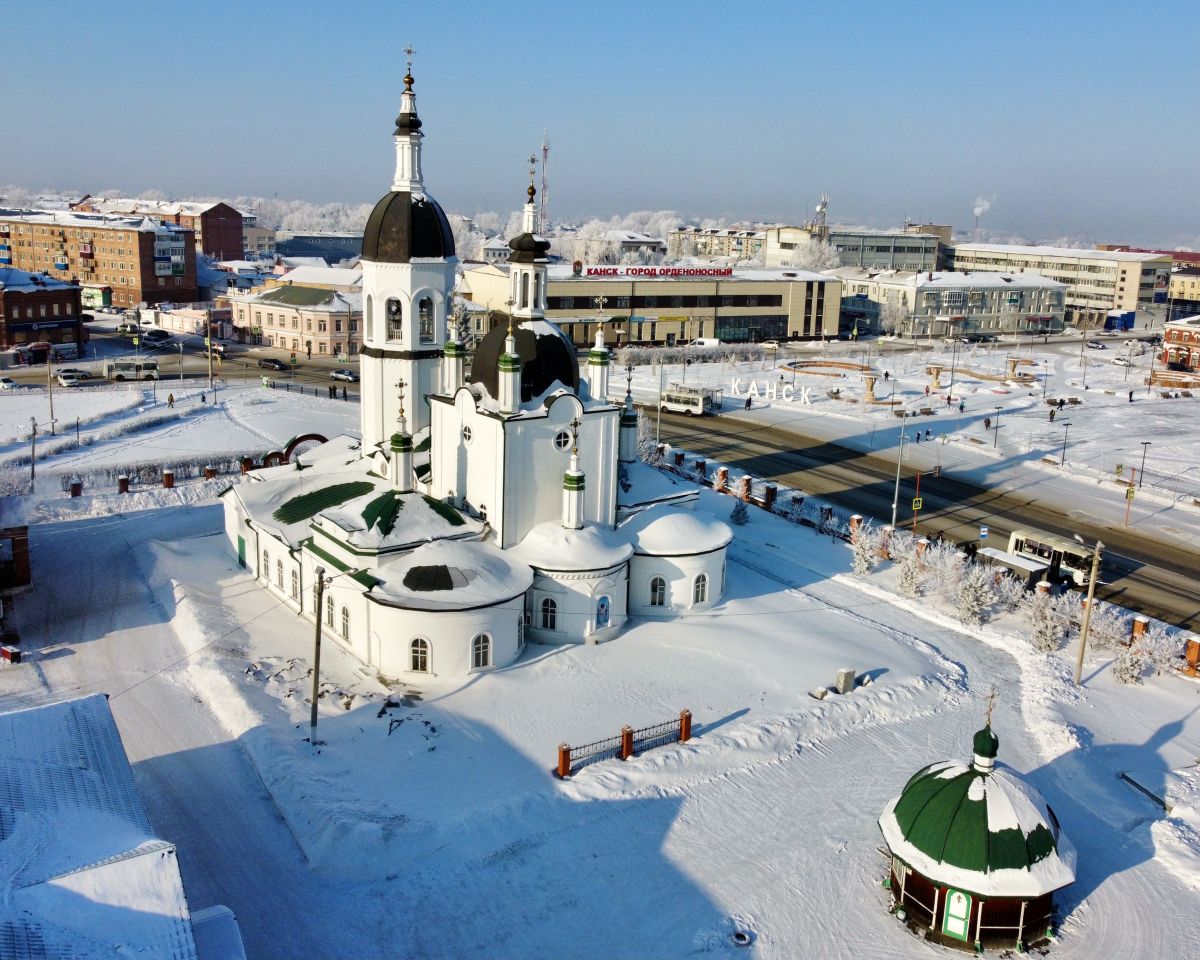 Канск. Кафедральный собор Троицы Живоначальной. общий вид в ландшафте, Вид с ЮВ