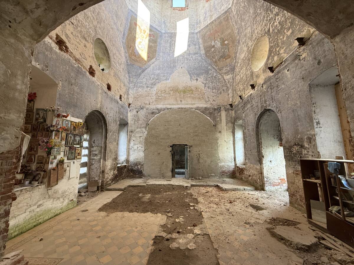 Церковь Рождества Христова, Борщёвка (Ферзиковский район, Калужская область). интерьер и убранство, Основной объем, вид на алтарь