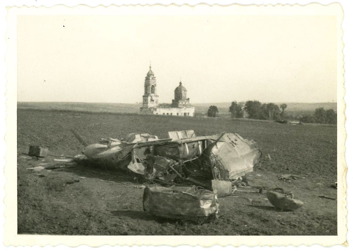 Вид на храм с юго-западной стороны. Фото 1942 г. с аукциона e-bay.de, архивная фотография. Церковь Рождества Христова, Борщёвка (Ферзиковский район, Калужская область)