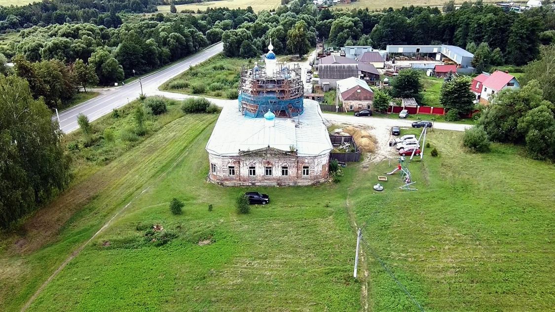 Саввино. Церковь Троицы Живоначальной (старая). общий вид в ландшафте