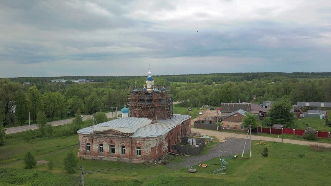 Церковь Троицы Живоначальной (старая), Саввино (Егорьевский городской округ, Московская область). общий вид в ландшафте