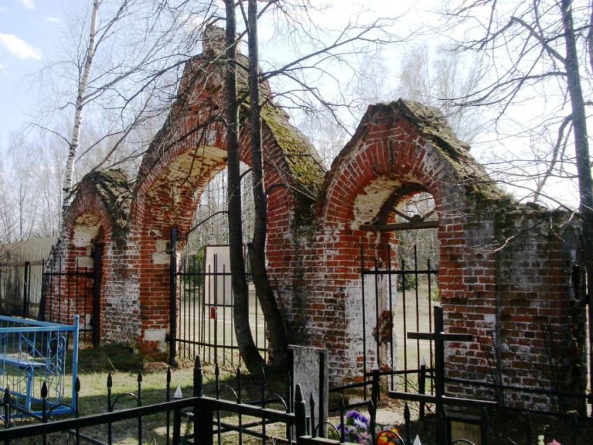 Церковь Покрова Пресвятой Богородицы, Васютино (Орехово-Зуевский городской округ, Московская область). дополнительная информация, ворота ограды, внутренняя сторона