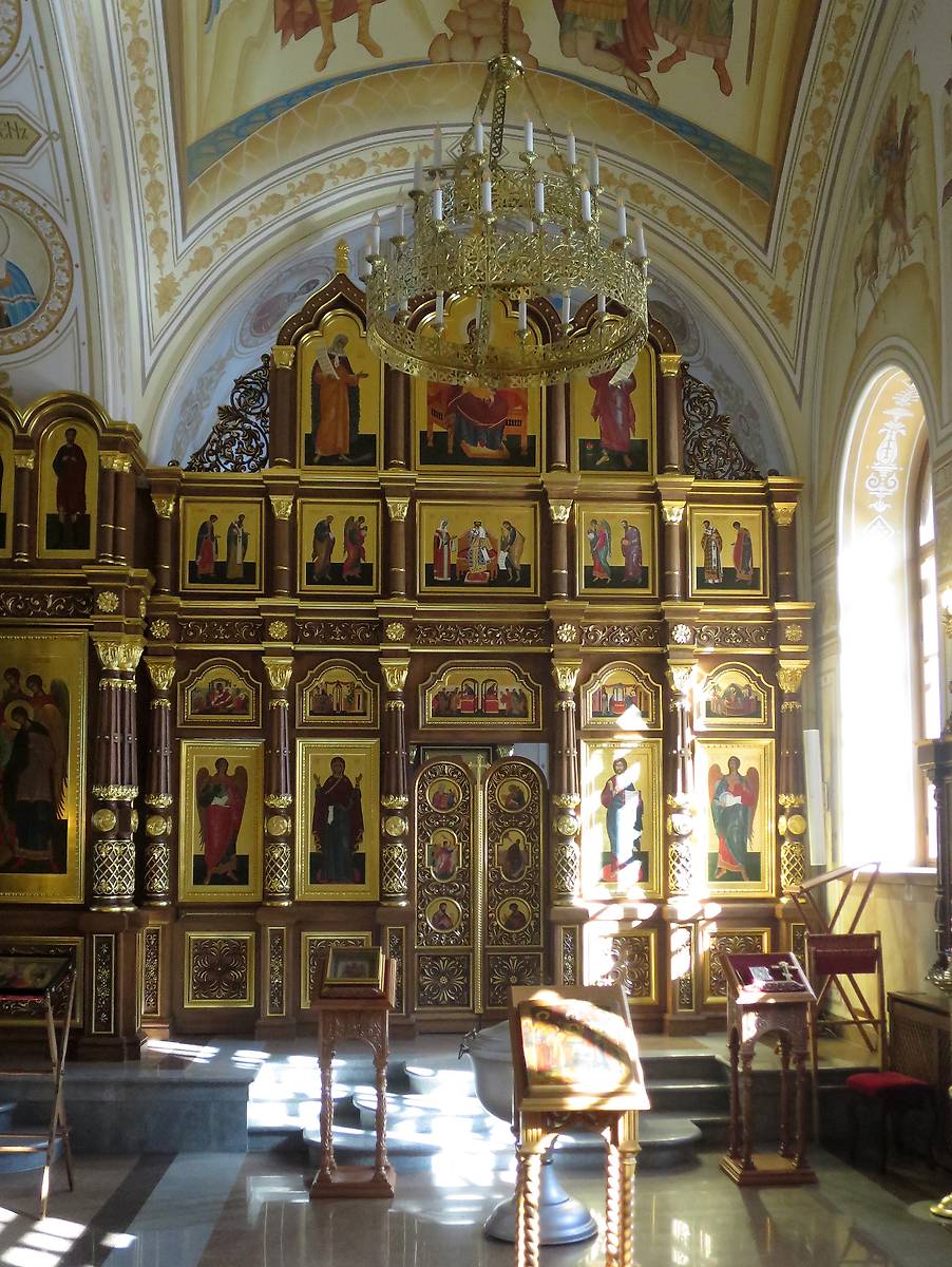 Иконостас правого придела, интерьер и убранство. Церковь Успения Пресвятой Богородицы в Филимонках, Филимонки (Новомосковский административный округ (НАО), г. Москва)