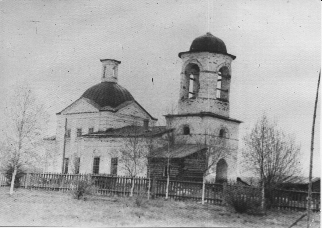 Часово. Церковь Спаса Всемилостивого. архивная фотография, Видна оригинальная кровля четверика и изначальная форма перекрытия колокольни