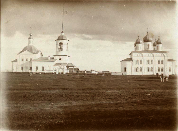 Часово. Церковь Спаса Всемилостивого. архивная фотография, Храм слева. Почтовая фотооткрытка 1900-х годов