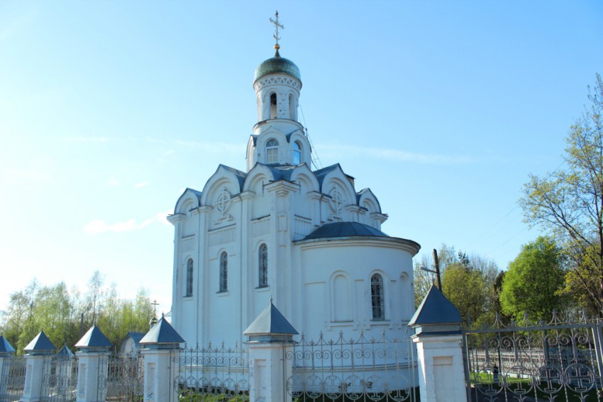 Церковь Петра и Павла при кладбище 