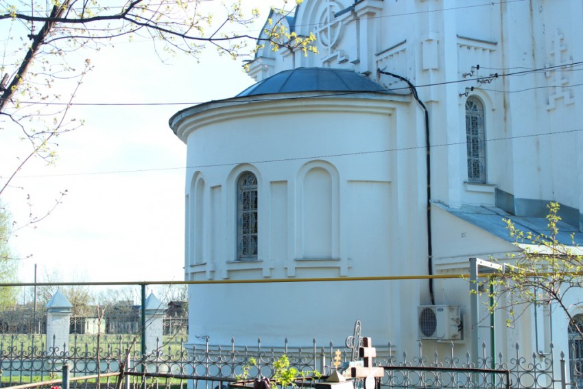 Церковь Петра и Павла при кладбище 