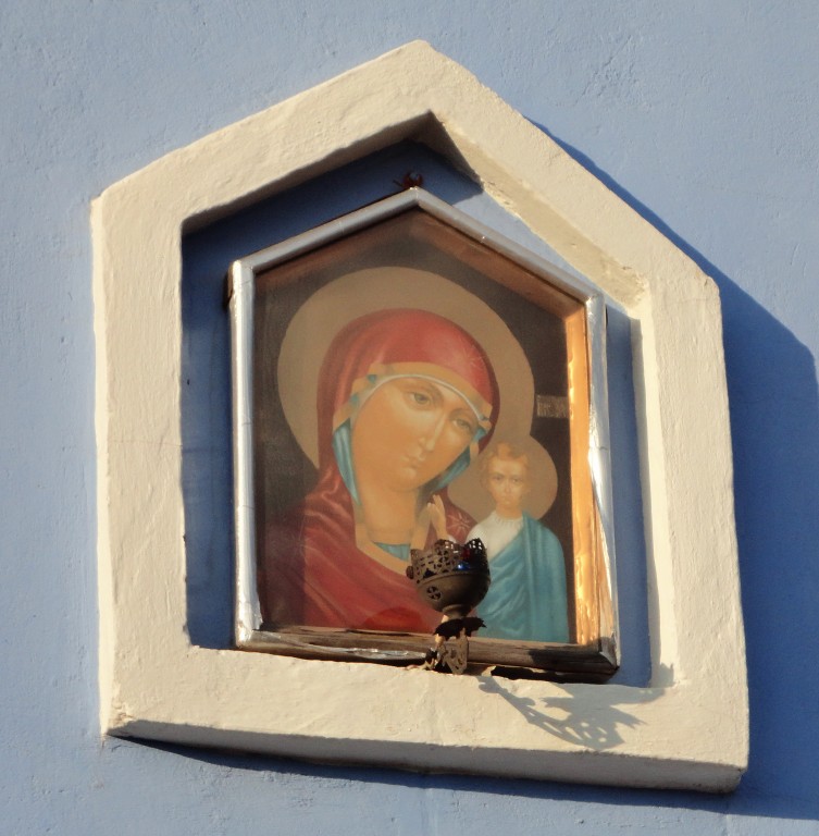 Церковь Казанской иконы Божией Матери, Бугульма (Бугульминский район, Республика Татарстан). дополнительная информация, Образ на стене храма.