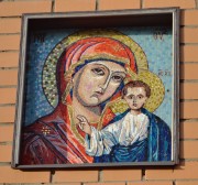 Церковь Казанской иконы Божией Матери, Мозаичный образ на вратах храма.<br>, Бугульма, Бугульминский район, Республика Татарстан