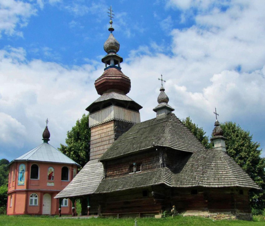 Свалява. Церковь Михаила Архангела. фасады, вид с юго-востока