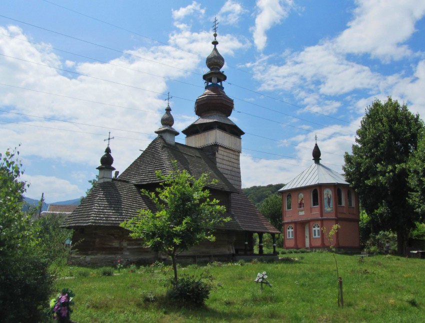 Свалява. Церковь Михаила Архангела. фасады, вид с северо-востока