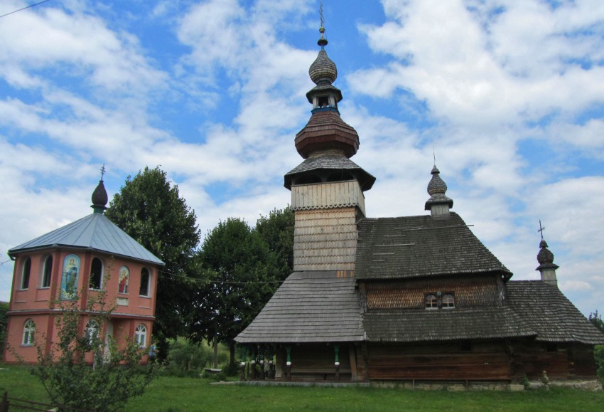 Свалява. Церковь Михаила Архангела. фасады, вид с юга