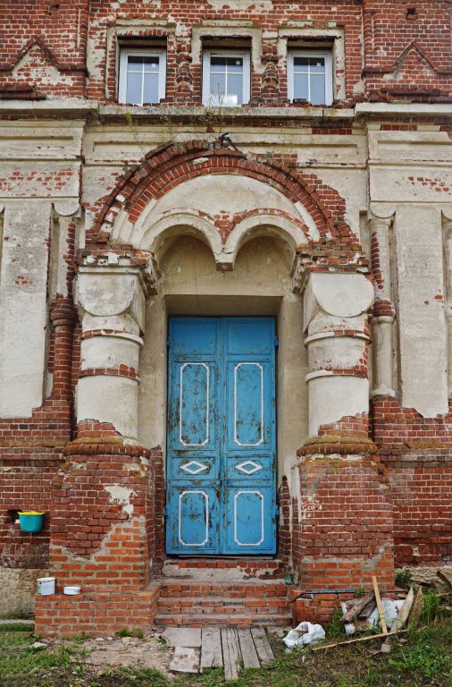 Церковь Иоанна Богослова, Грязное (Липецкий район, Липецкая область). архитектурные детали, Главный вход