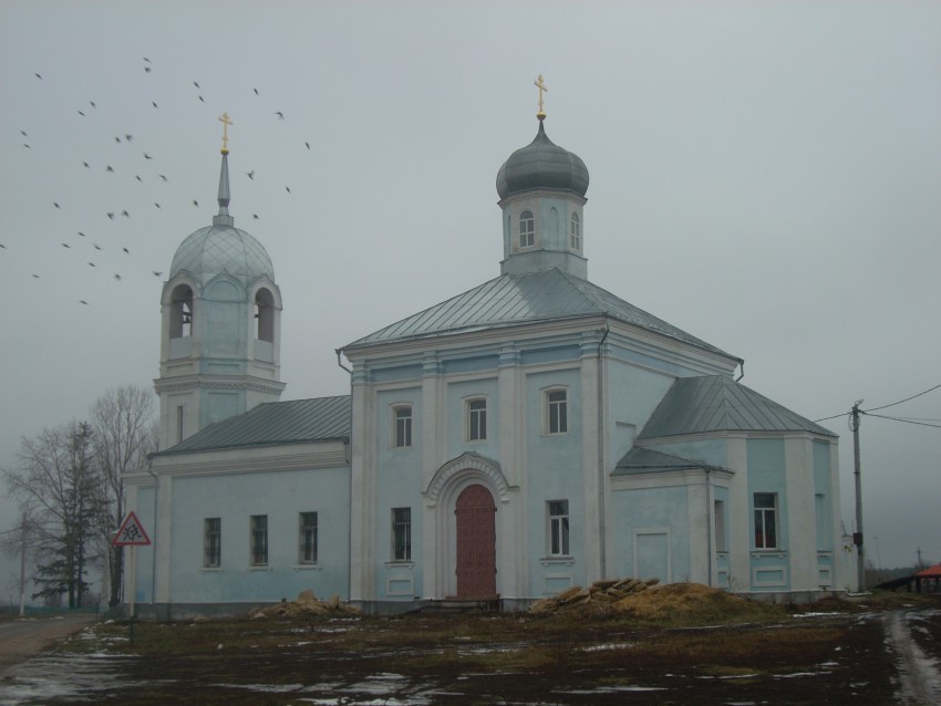 Введенка. Церковь Введения во храм Пресвятой Богородицы. общий вид в ландшафте