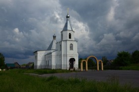 Любожичи. Церковь Воскресения Христова