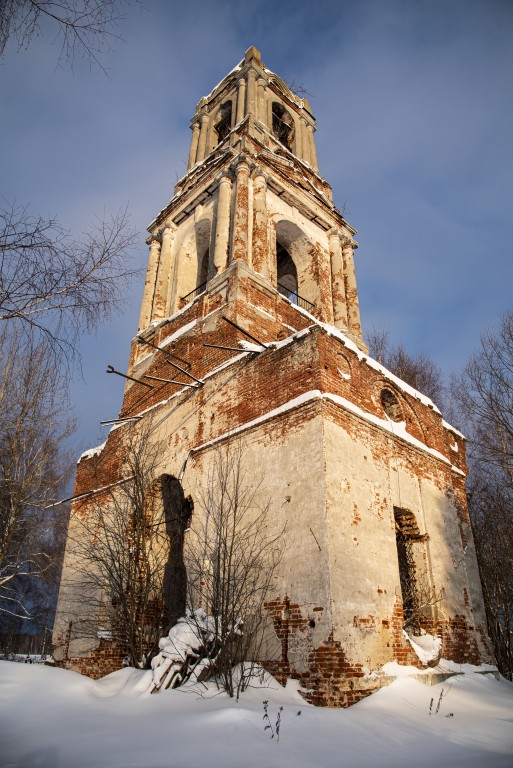 Заозерье. Церковь Успения Пресвятой Богородицы на кладбище. фасады