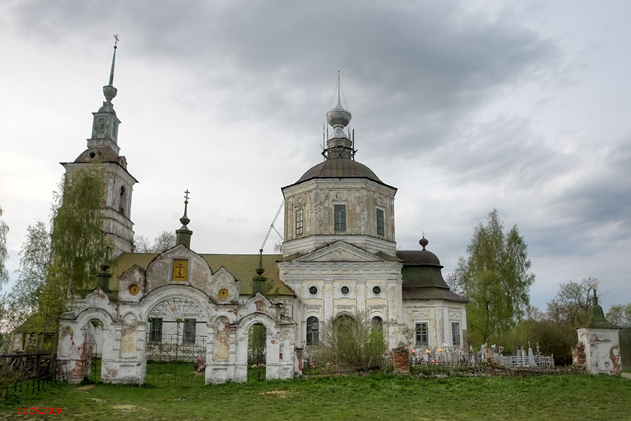 Горки. Церковь Василия Великого. общий вид в ландшафте