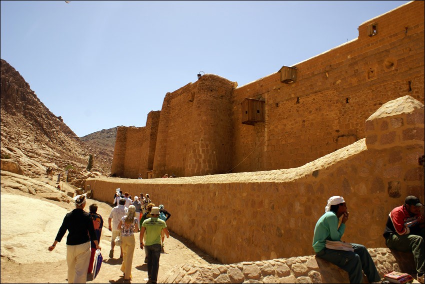 Синайский полуостров. Монастырь Святой Екатерины. дополнительная информация, Северная стена монастыря