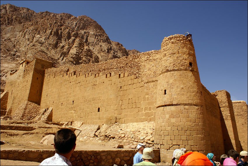 Синайский полуостров. Монастырь Святой Екатерины. дополнительная информация, Восточная стена монастыря