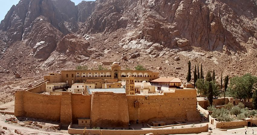 Синайский полуостров. Монастырь Святой Екатерины. фасады