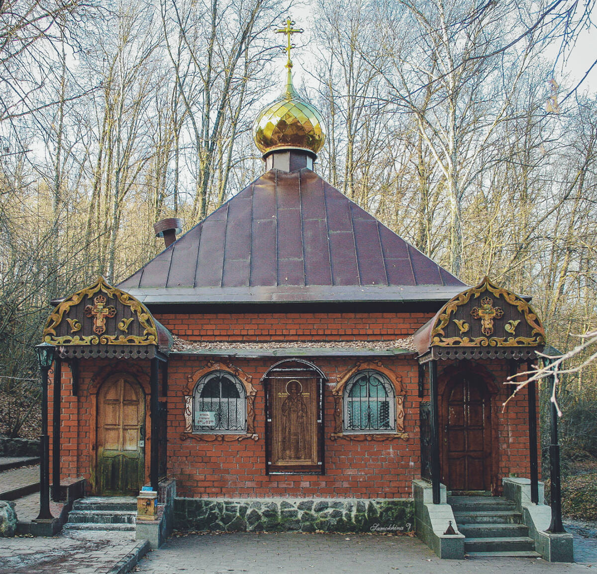 Тихоновский Преображенский женский монастырь. Часовня-купель над источником Тихона Задонского, Скит, урочище (Задонский район, Липецкая область). фасады