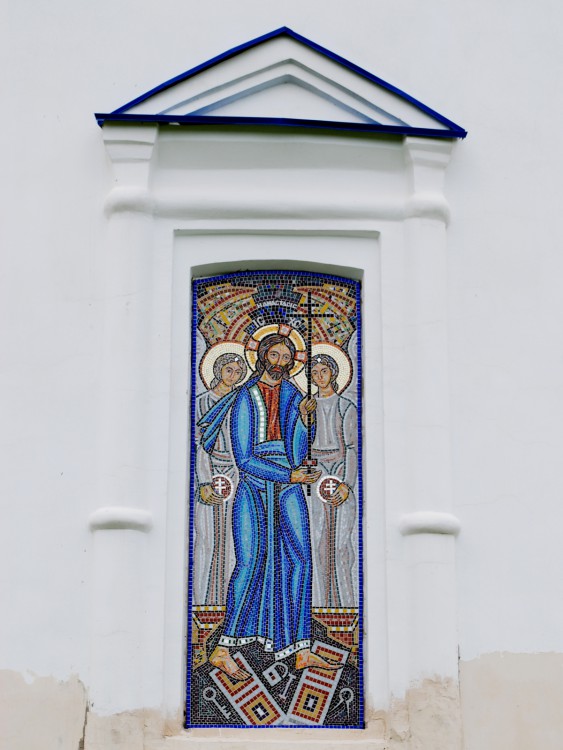 Церковь Воскресения Словущего, Ретяжи (Кромской район, Орловская область). архитектурные детали, Мозаика на восточном фасаде храма