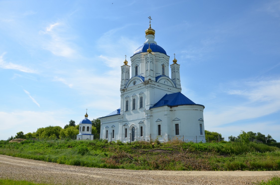 Церковь Воскресения Словущего, Ретяжи (Кромской район, Орловская область). общий вид в ландшафте