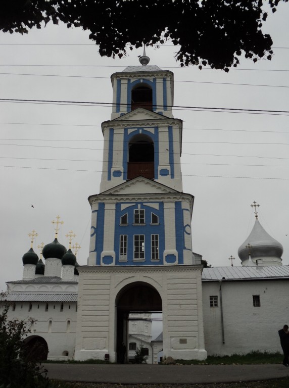 Переславль-Залесский. Никитский монастырь. Церковь Архангела Гавриила в колокольне монастыря. дополнительная информация