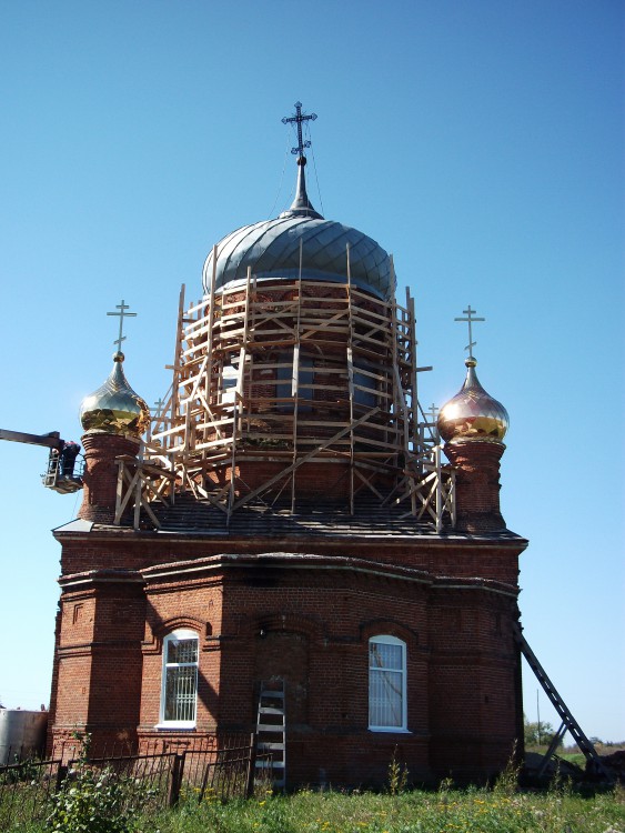 Избищи. Церковь Димитрия Солунского. документальные фотографии, Установка куполов