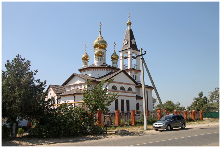 Церковь Пантелеимона Целителя, Голубицкая (Темрюкский район, Краснодарский край). общий вид в ландшафте