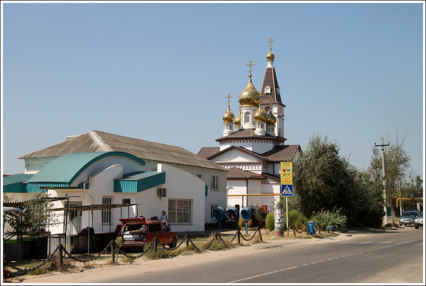 Церковь Пантелеимона Целителя, Голубицкая (Темрюкский район, Краснодарский край). общий вид в ландшафте