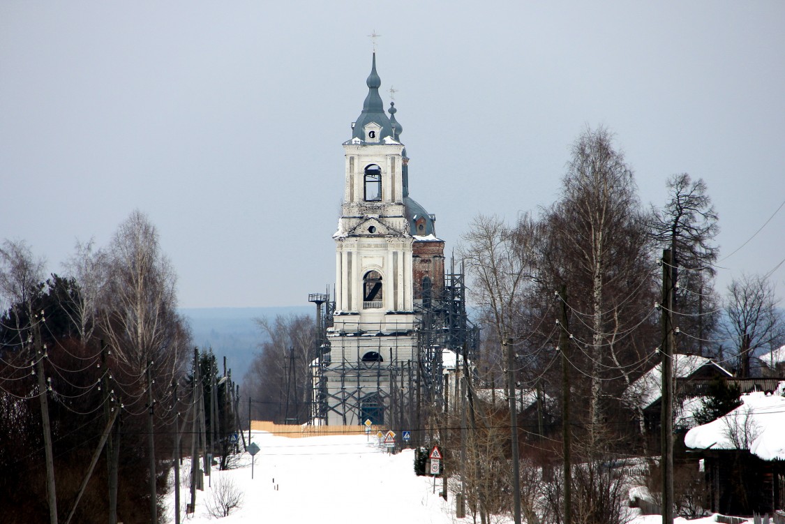 Сорвижи. Церковь Троицы Живоначальной. общий вид в ландшафте