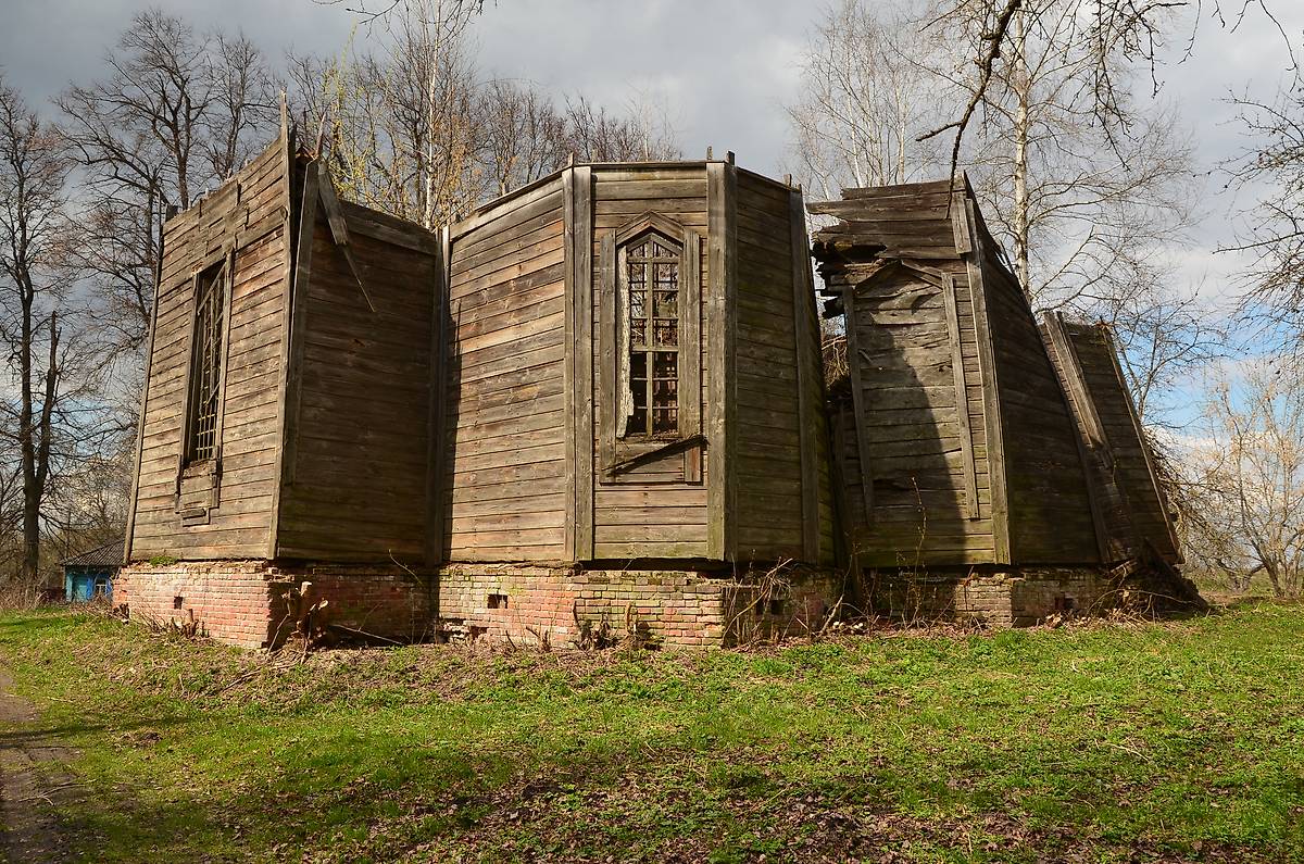 Вид с юго-востока, фасады. Церковь Троицы Живоначальной, Селище (Почепский район, Брянская область)